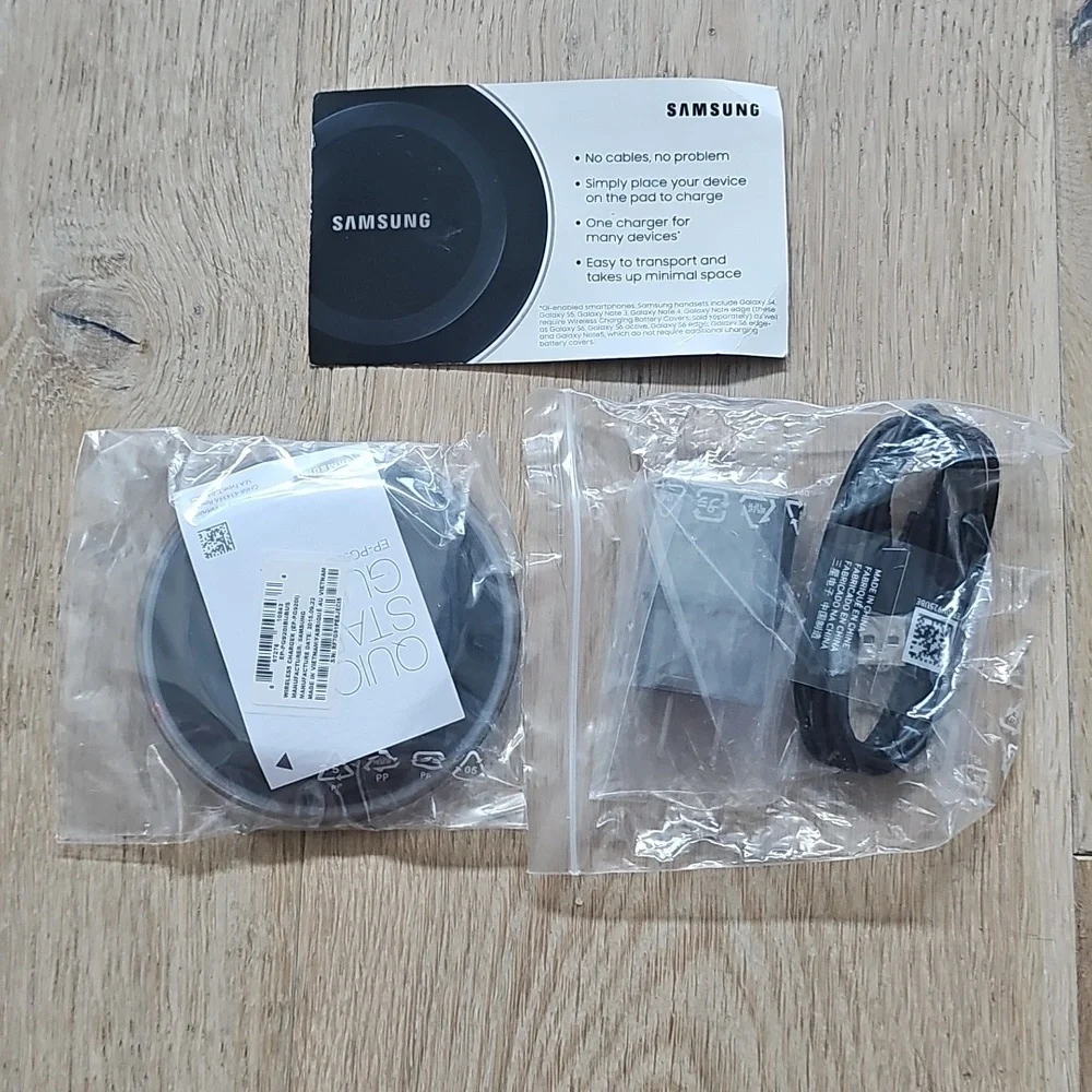 NWOB Samsung Wireless Charger with Cable and Adapter